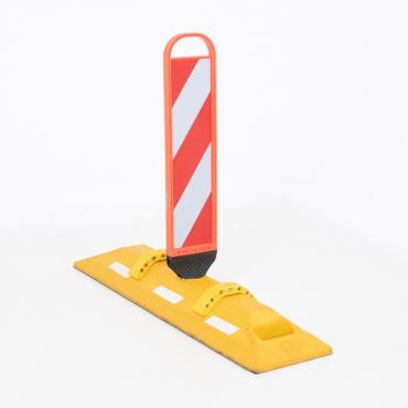 Vue de face de la Mini balise double face K5c classe 2 avec socle