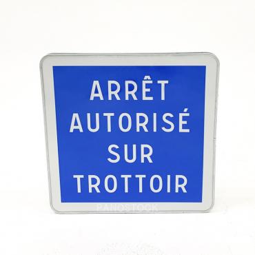 Panneau C50 Arrêt autorisé...