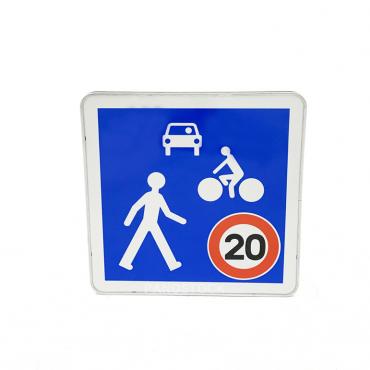 Panneau B52 entrée de zone...