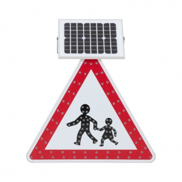 Vue de face du panneau de danger école lumineux éteint